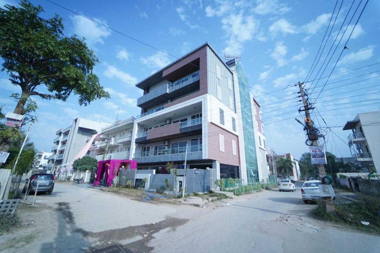Vaabi Saabi Hotel 古尔冈 外观 照片